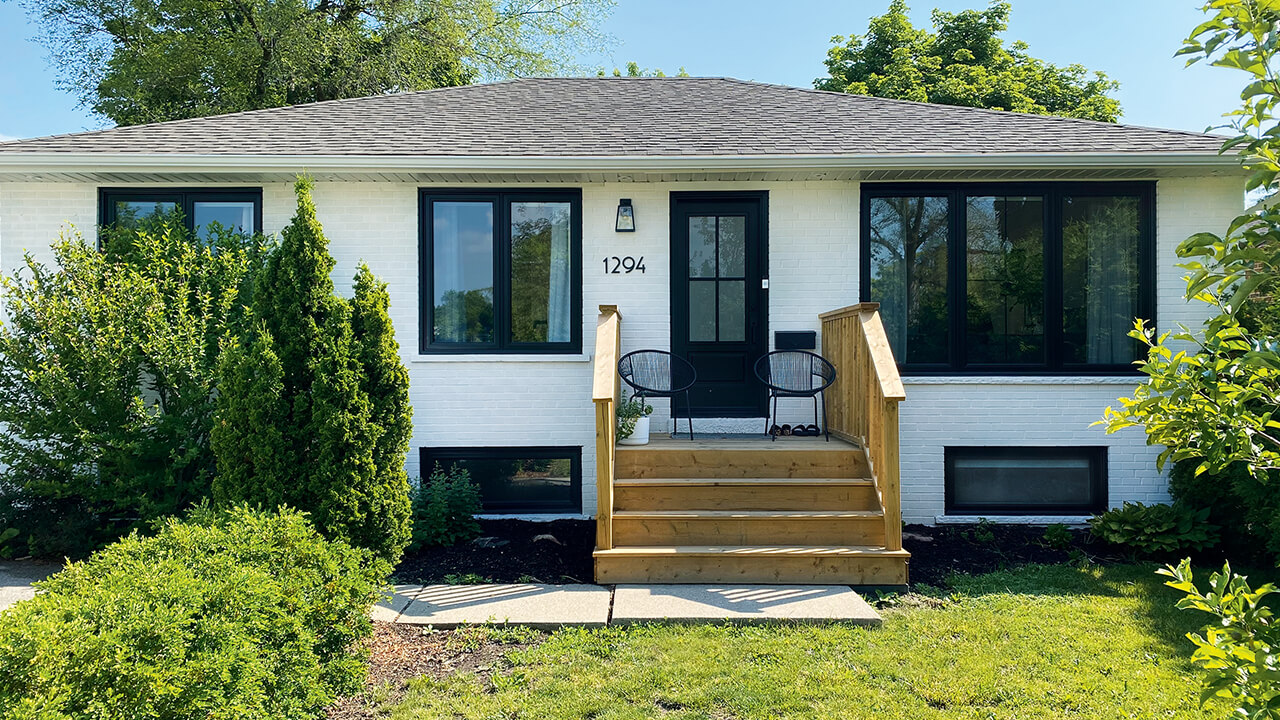 Charming bungalow with a large yard